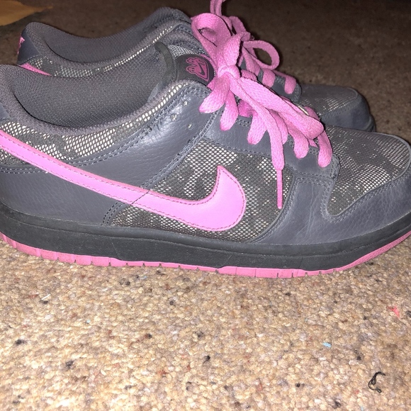 le scarpe nike rosa grigio 60 donne piu 'basso 8 poshmark le scarpe nike rosa grigio 60 donne piu 'basso 8 poshmark